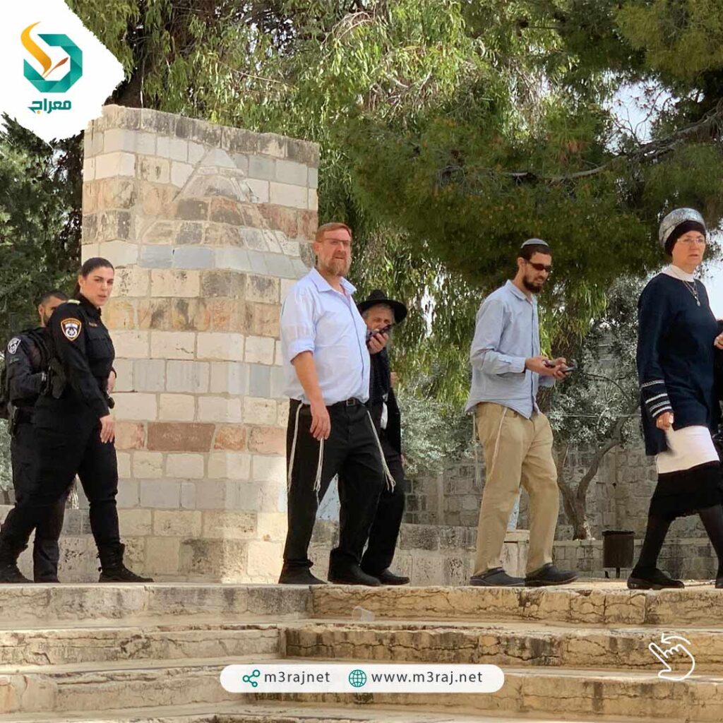 بقيادة “غليك” .. عشرات المستوطنين يقتحمون الأقصى غليك يقتحم الأقصى