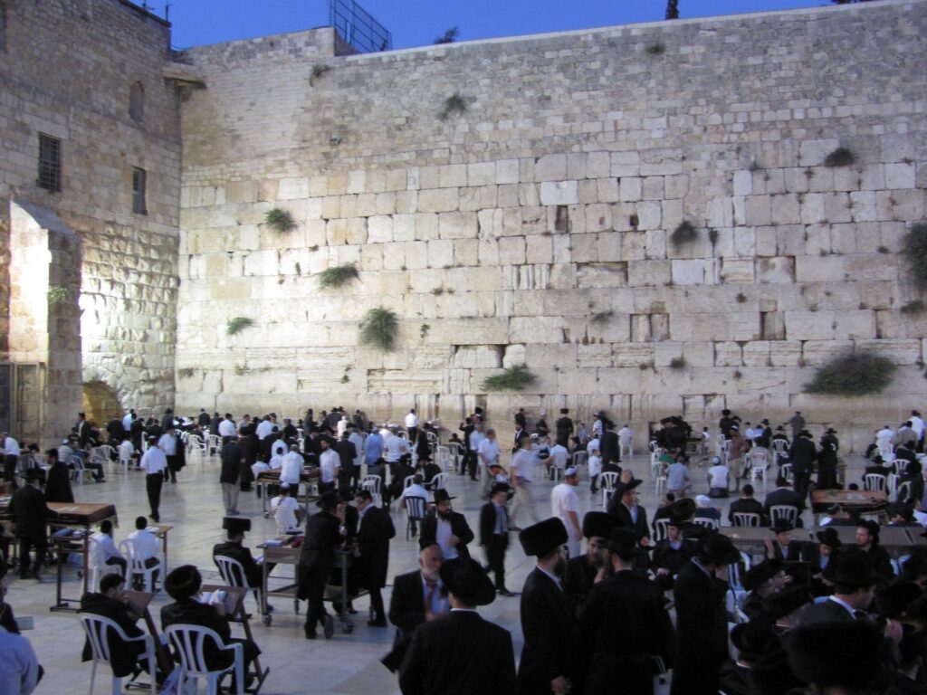 احتفالات صاخبة للمستوطنين عند حائط البراق