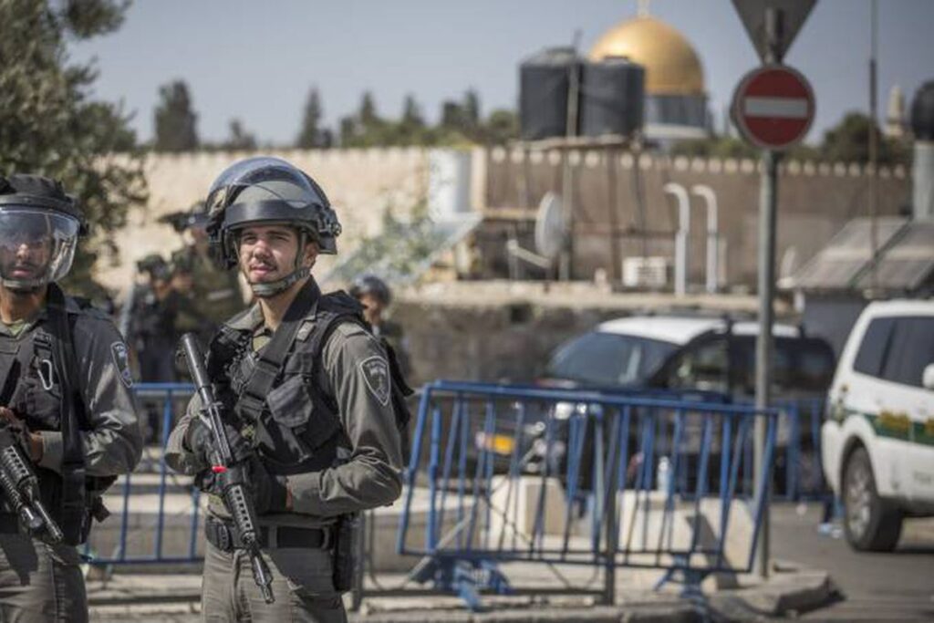 عشية الاقتحامات .. الاحتلال يبعد 3 شبان عن الأقصى