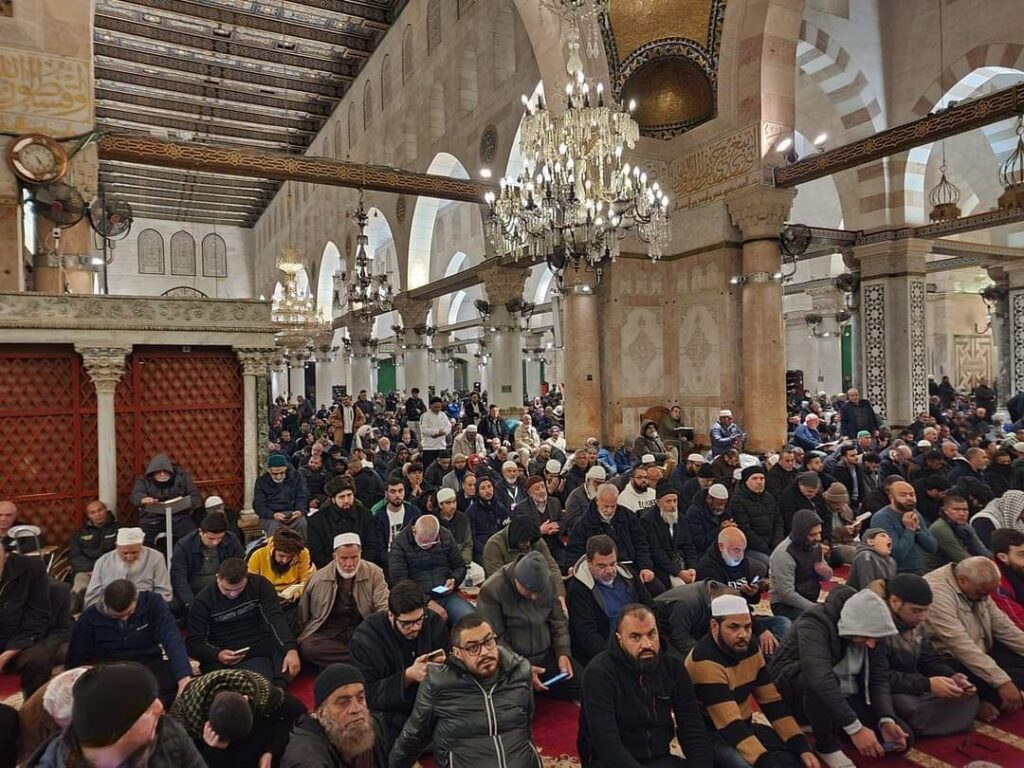 الآلاف يلبون نداء “الفجر العظيم” بالأقصى