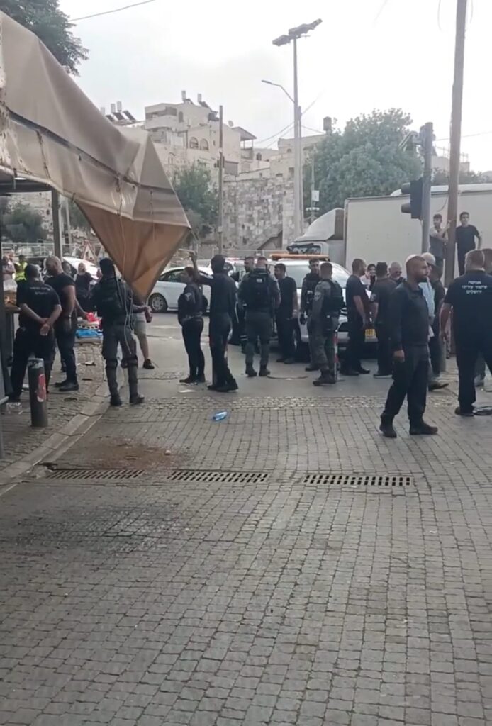 الاحتلال يجبر مقدسيا على هدم باب رزقه ببيت حنينا