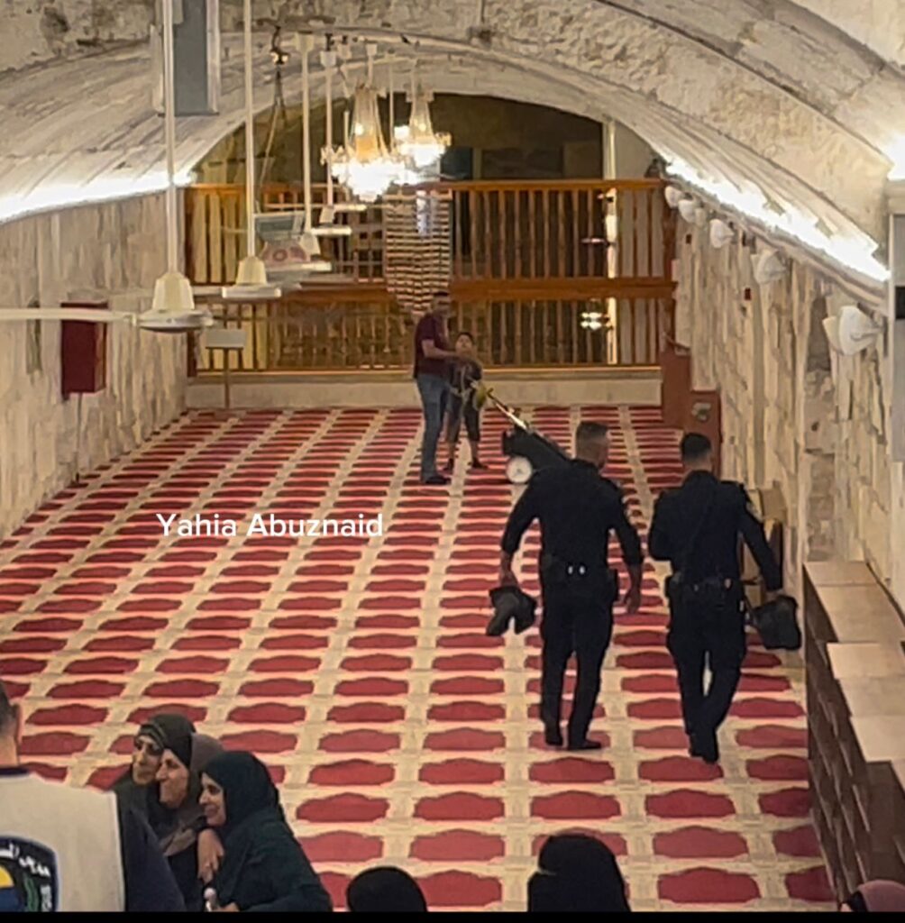 قوات الاحتلال تقتحم مصليات الأقصى