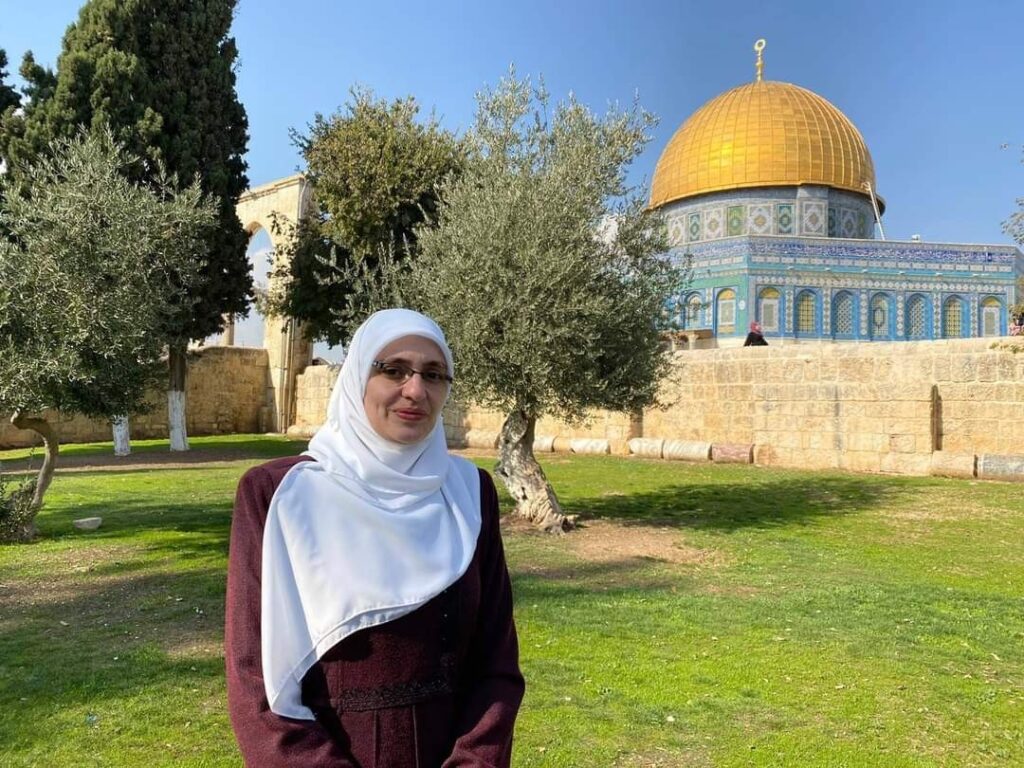 المرابطة حلواني: الأقصى عقيدة والدفاع عنه أمانة في أعناقنا المرابطة والمعلمة المقدسية هنادي حلواني
