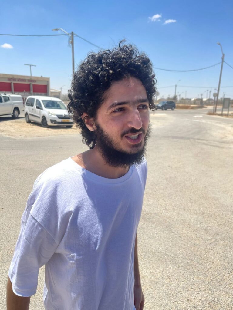 أسير مقدسي يعانق الحرية