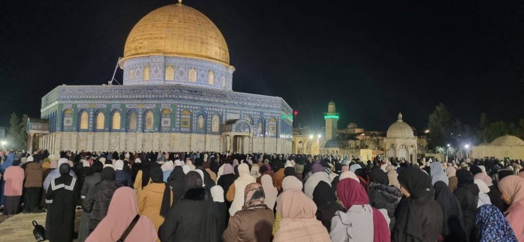 70 ألف مصلٍ أدوا صلاتي العشاء والتراويح بالأقصى في أول أيام شهر رمضان