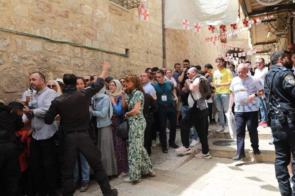 الاحتلال يقتل حرية العبادة بالقدس.. هجمة ممنهجة ضد المسيحيين