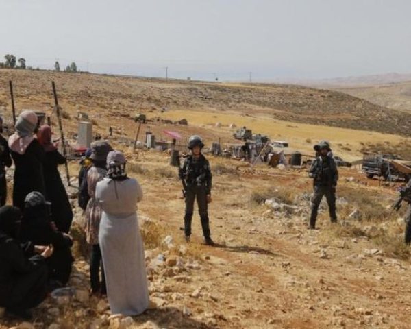 الاحتلال يعتقل شابًا من تجمع بدوي شرق القدس