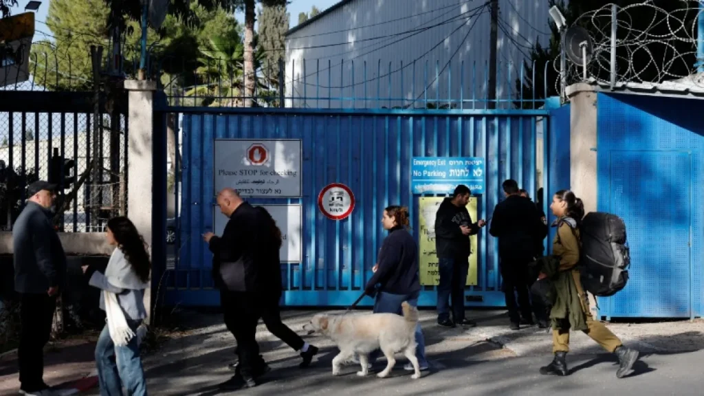بريطانيا تستنكر اقتحام الاحتلال لمقر “أونروا” في القدس