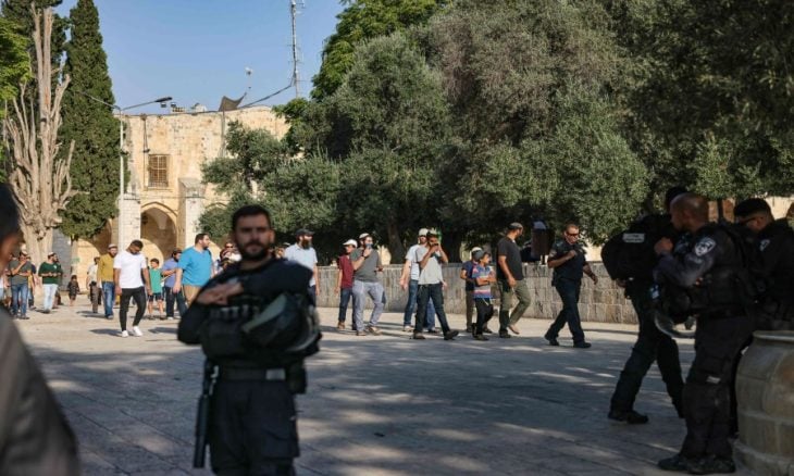 مستوطنون يقتحمون الأقصى وسط قيود مشددة