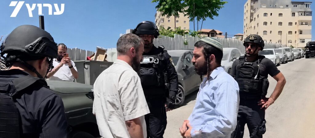 عضو متطرف في الكنيست يقتحم مدرسة مقدسية ويهدد بإغلاقها