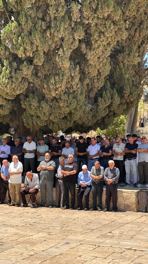 70 ألف مصل يؤدون صلاة الجمعة في المسجد الأقصى