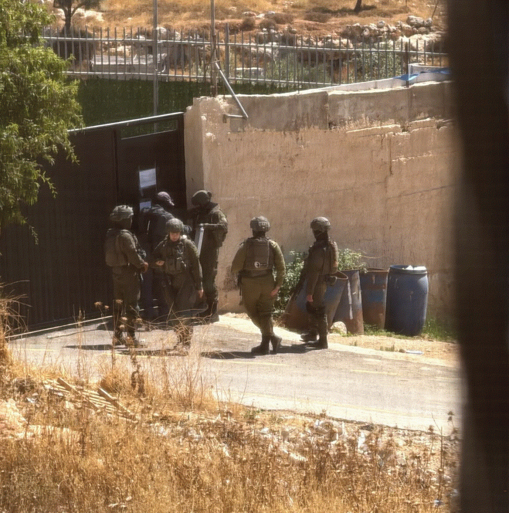 الاحتلال يُخطر بإخلاء منازل في كفر عقب شمال القدس